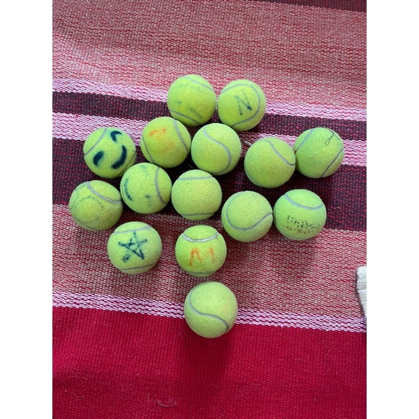 Banh tennis cũ,ngoại hình xấu,còn dùng được