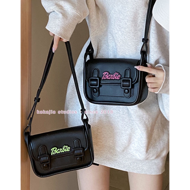 Túi Xách Đeo Dưới Cánh Tay Hình Búp Bê Barbie Cambridge Dễ Phối Đồ Hợp Thời Trang Cho Bạn Gái
