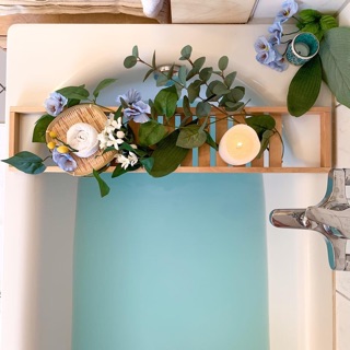 Bom tắm Floating Flower bath bomb - LUSH