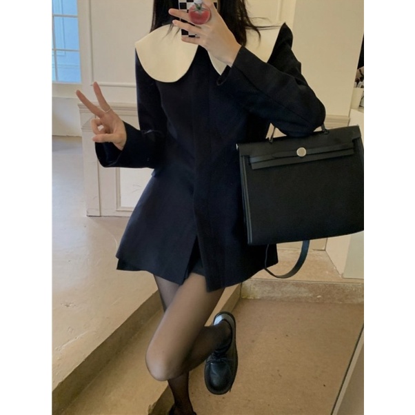 Áo blazer cổ sen dáng ôm eo nhẹ