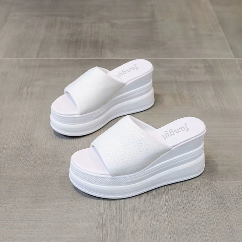 Dép Sandal Đế Xuồng Dày Thời Trang Dễ Phối Đồ Phong Cách Mới