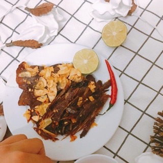 Heo khô cháy tỏi miếng