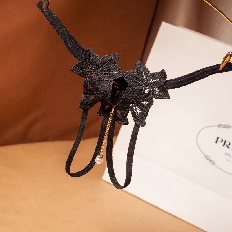 Quần lót nữ dạng dây lọt khe quyến rũ