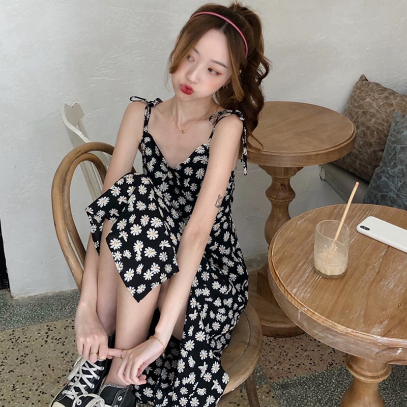 Đầm Dài Sát Nách Hoạ Tiết Hoa Cúc Thiết Kế Xẻ Quyến Rũ | BigBuy360 - bigbuy360.vn
