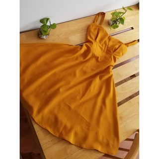 Đầm vàng 2 dây cúp ngực