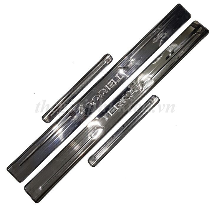 Bộ Ốp bậc cửa, Nẹp bước chân Nissan Terra -vân Titan(hàng cao cấp)