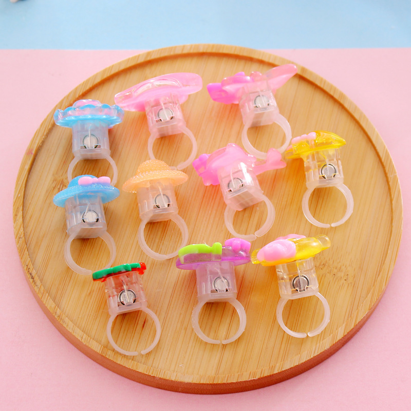 Set 5 chiếc nhẫn đồ chơi có đèn LED nhiều kiểu dáng dễ thương cho bé