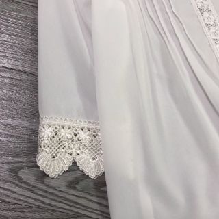 Áo Cati trắng phối ren