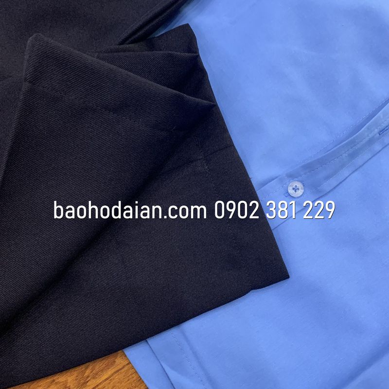 Quần áo bảo vệ màu xanh cộc tay kèm logo tay ngực (quần casme, áo vải xi)