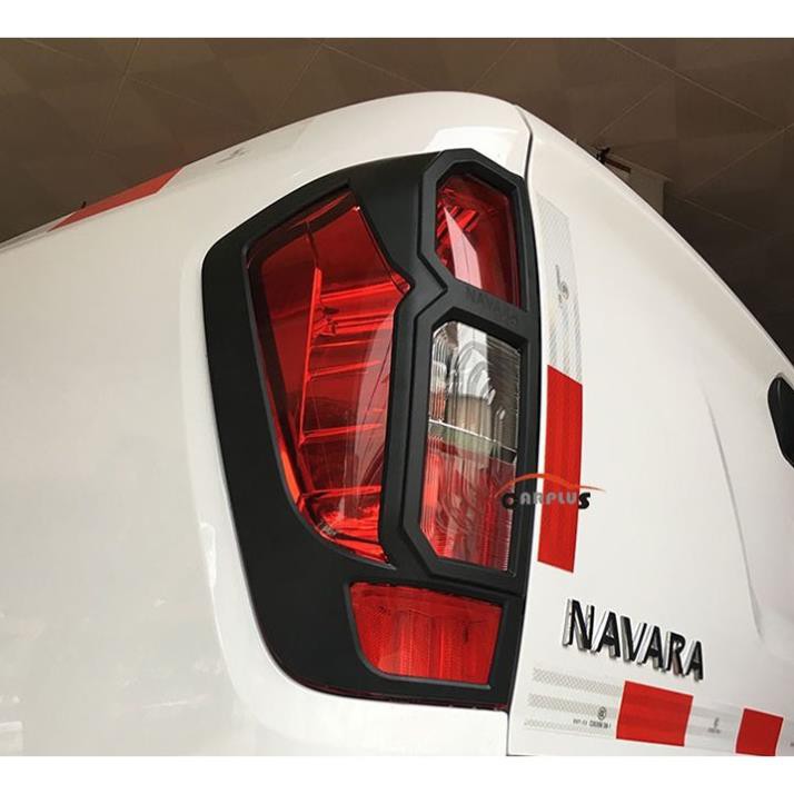 Ốp Đèn Pha Hậu NAVARA màu đen