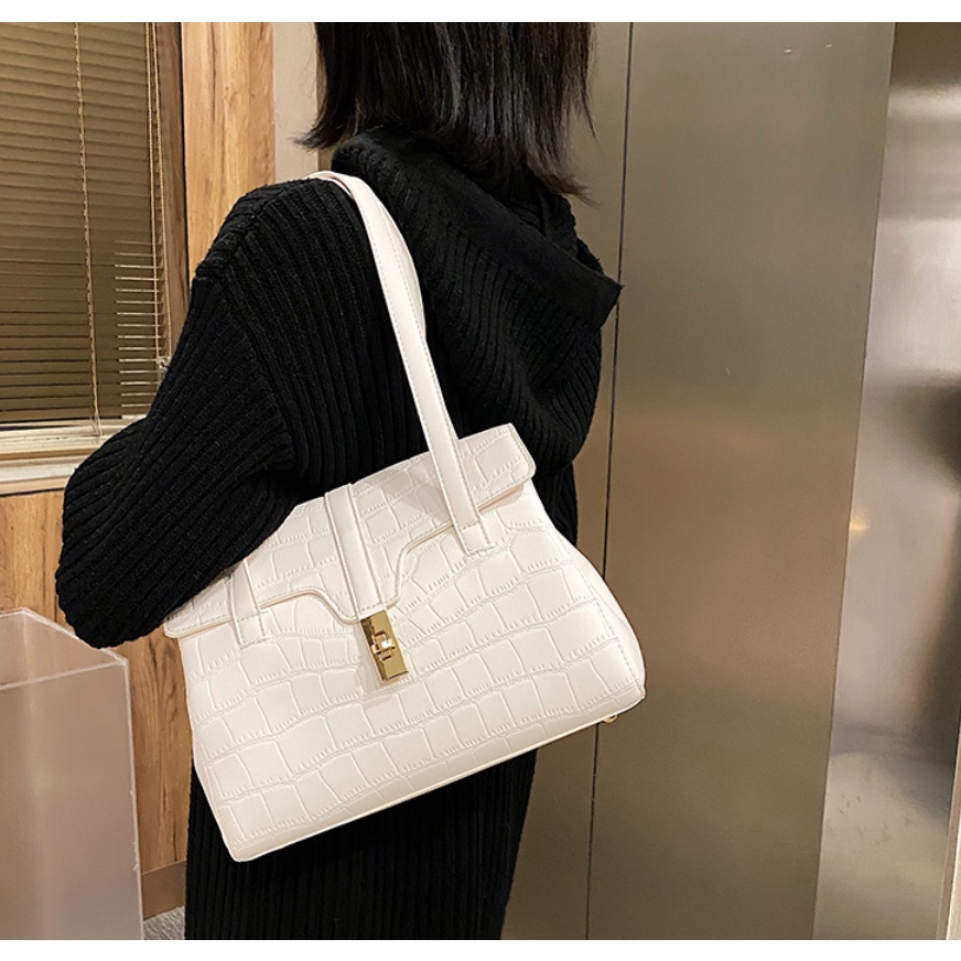 G157 Túi xách nữ hai màu trắng, đen đeo vai form túi 33*22 thoải mái để đồ