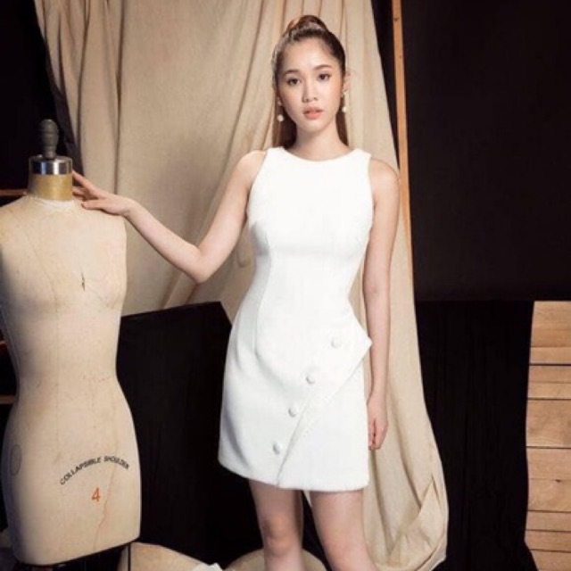 Đầm trắng sát nách váy A