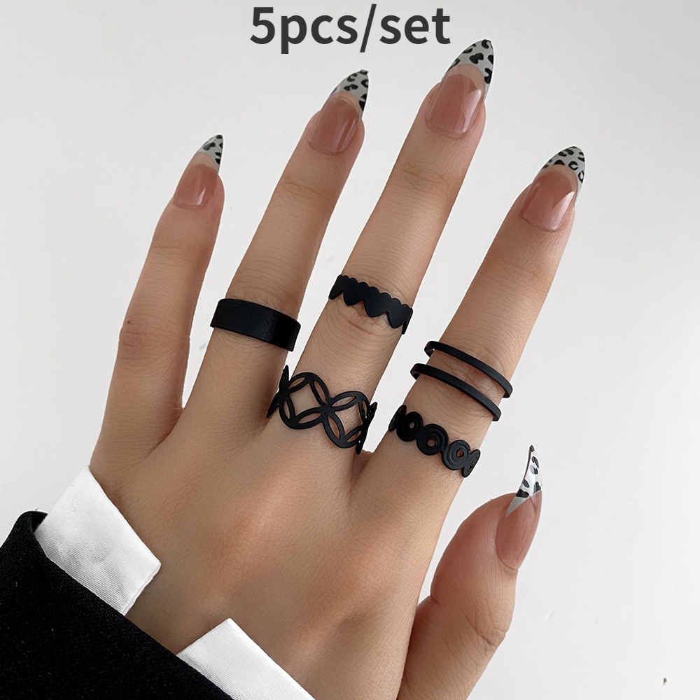 Set 5 Nhẫn Hợp Kim Màu Đen Thiết Kế Dạng Mắc Xích Hình Trái Tim