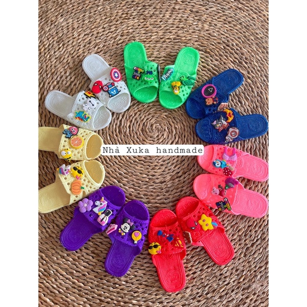 Dép tổ ong kèm sticker cho bé màu vàng nhạt,tím