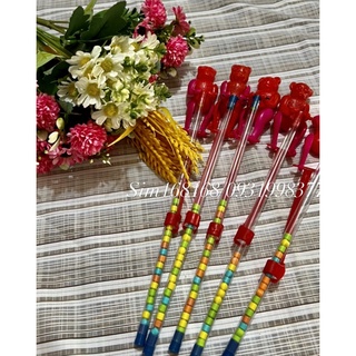 Lẻ một cây kẹo kèm đồ chơi khỉ đu dây