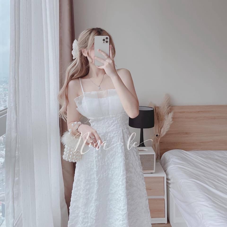 ĐẦM GẤM HOA NỔI 2S TRẮNG XẾP LY NGỰC PHỐI VOAN