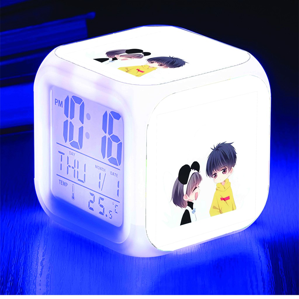 Đồng hồ báo thức để bàn in hình CON TIM RUNG ĐỘNG manhua ainme chibi LED đổi màu