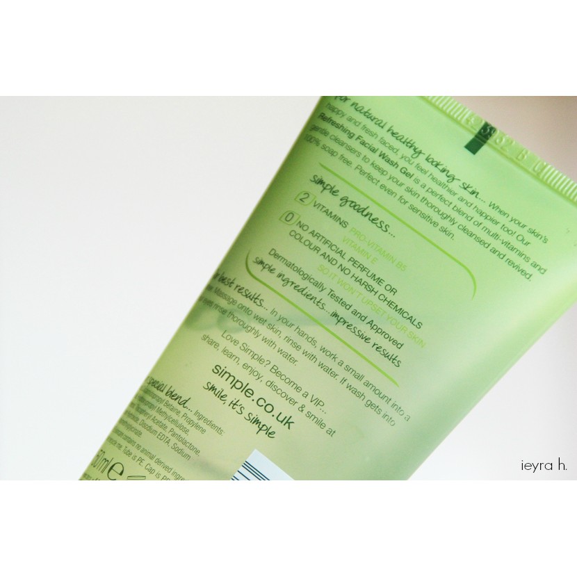 Sữa rửa mặt Simple Kind To Skin Refreshing Facial Wash 150ml dành cho da nhạy cảm | BigBuy360 - bigbuy360.vn