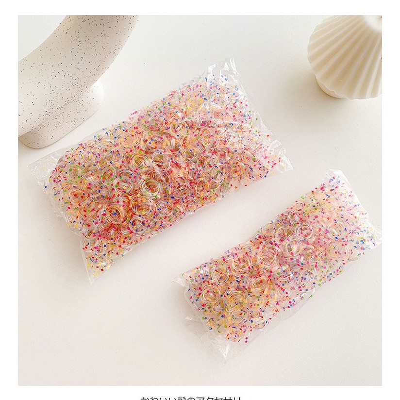 Dây buộc tóc dùng một lần không làm tổn thương tóc bé gái