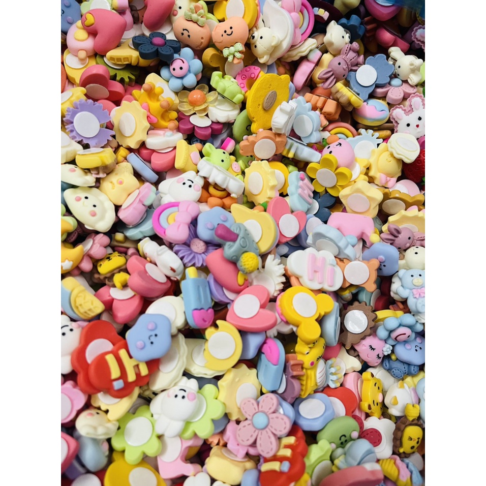 Set Charm Ngẫu Nhiên 3D có sẵn keo dán bình nước, ốp điện thoại Vật Dụng Cá Nhân
