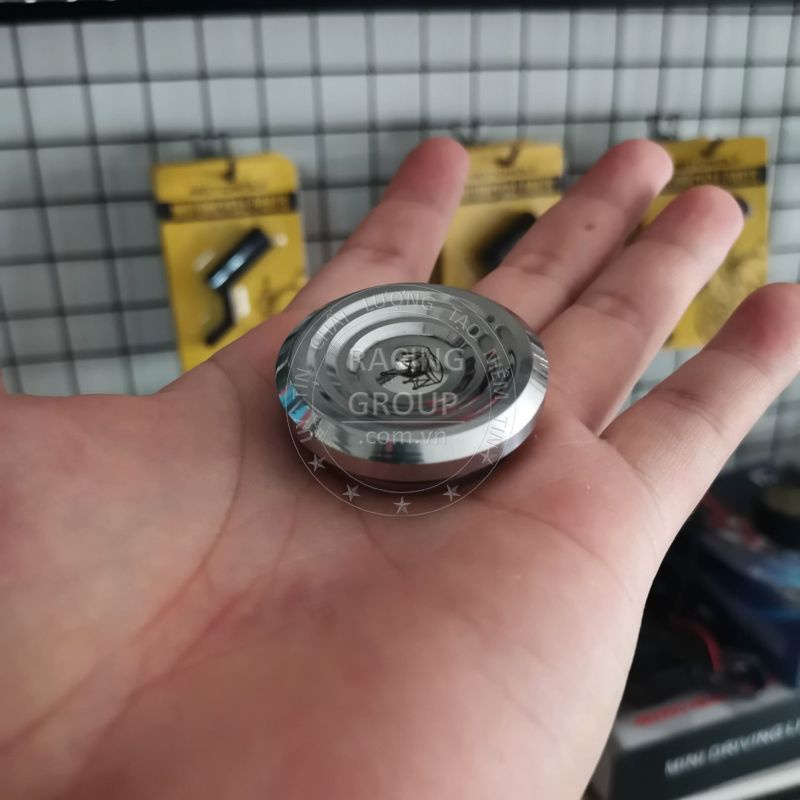 Nắp đậy hộp sên Salaya Inox 304 cho xe máy Wave, Dream, Futrue và nhiều dòng xe khác, núm cacte cao cấp