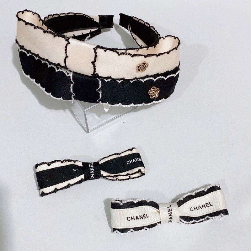 Cài tóc đính hoa trà thanh lịch màu đơn giản