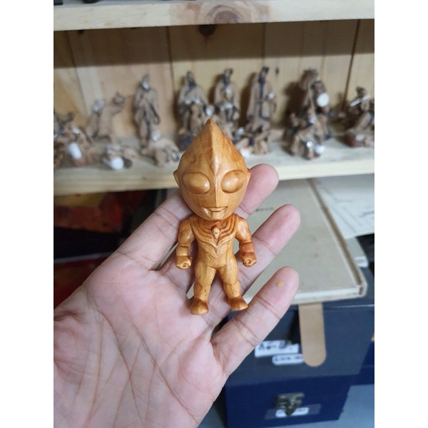 Tượng gỗ: Siêu Nhân Gao