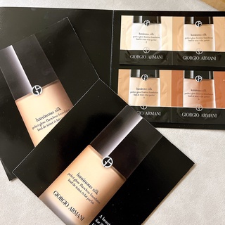 Vỉ Kem Nền 4 Gói Giorgio Armani Luminous Silk Sample