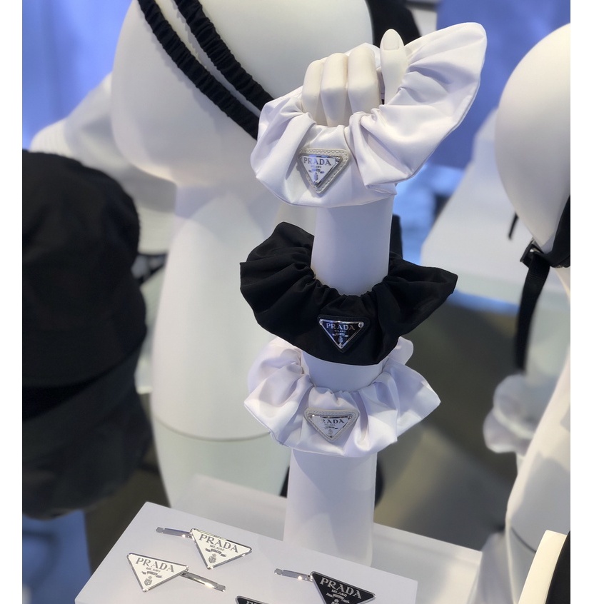 Áo Thun Nữ In Chữ Re-Nylon