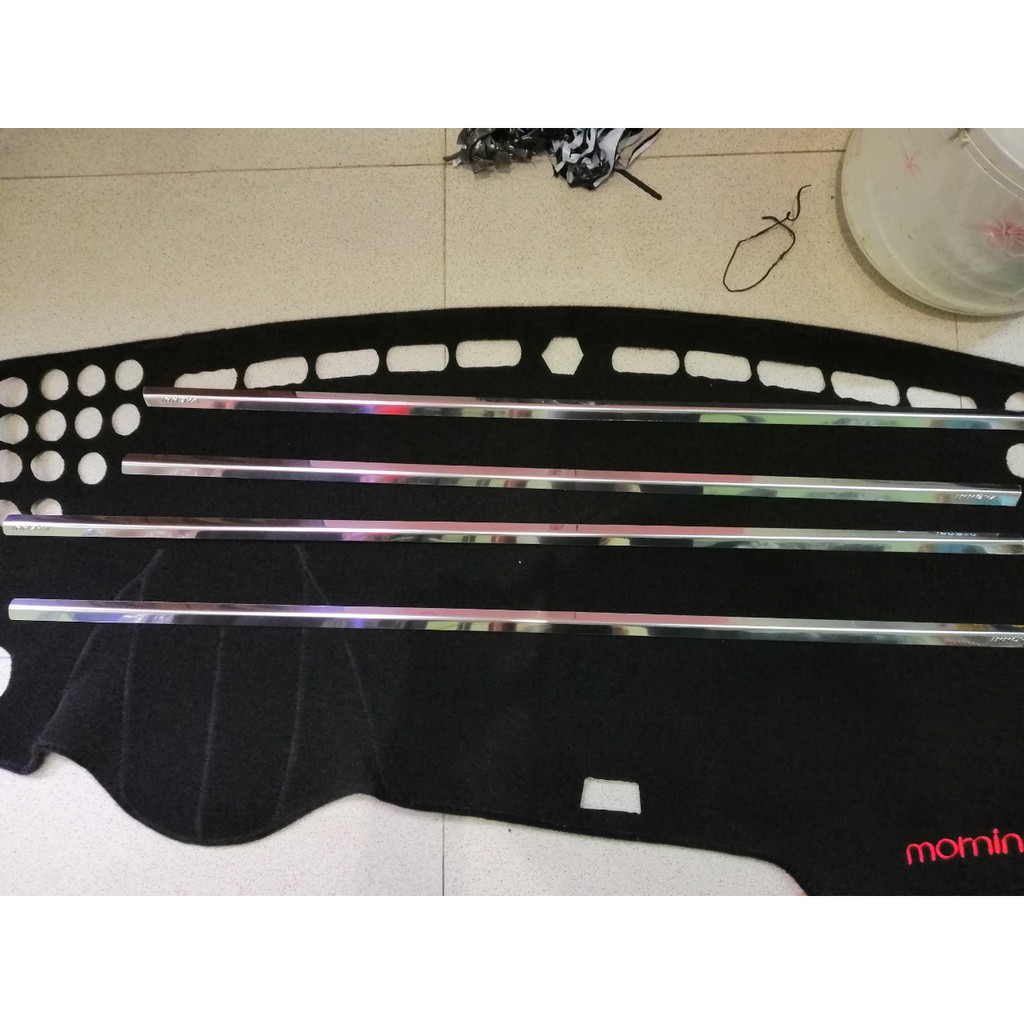 Bộ nẹp viền chân kính xe Toyota Innova 2010-2018