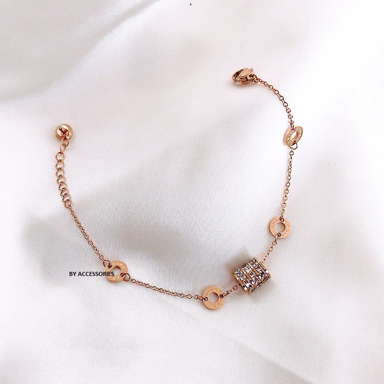 Lắc tay titan 3 vòng đính đá phối mặt tròn khắc số la mã không gỉ WB191002