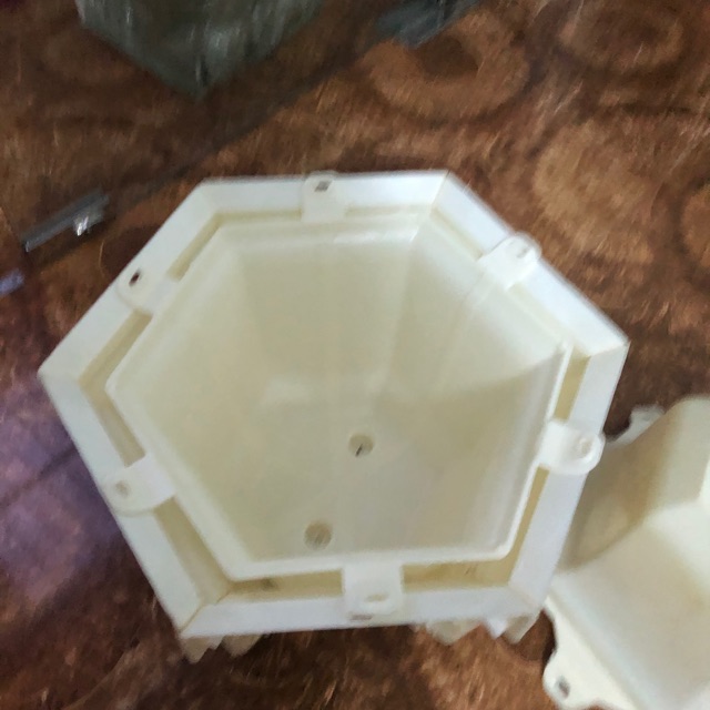Khuôn chậu lục giác 45 lòng mới giá bán 850