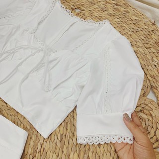 Set crotop viền ren trắng
