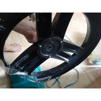 MÂM NHỰA QUẠT SENKO 106 1636 41cm, ống sắt vặn tán phía dưới đế