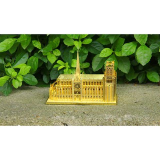 Mô hình lắp ráp Nhà thờ Đức Bà Paris
