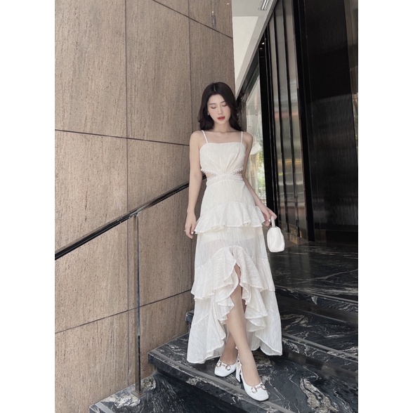 Đầm maxi hai dây viền ren tầng khoét eo mang đi biển