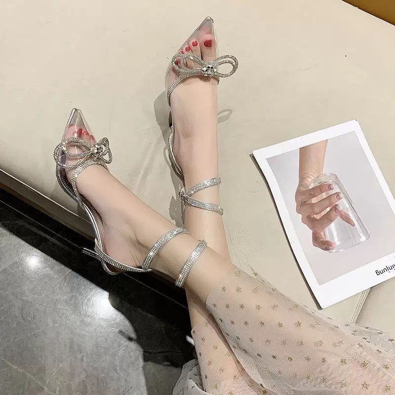 Giày cao gót lấp lánh