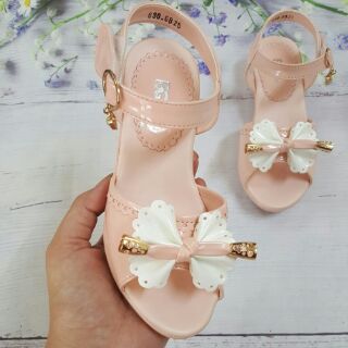 Giày sandal gót 3p xinh xắn