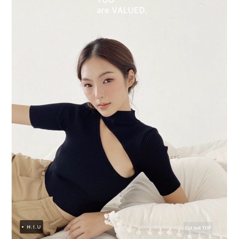 Áo kiểu khoét ngực basic