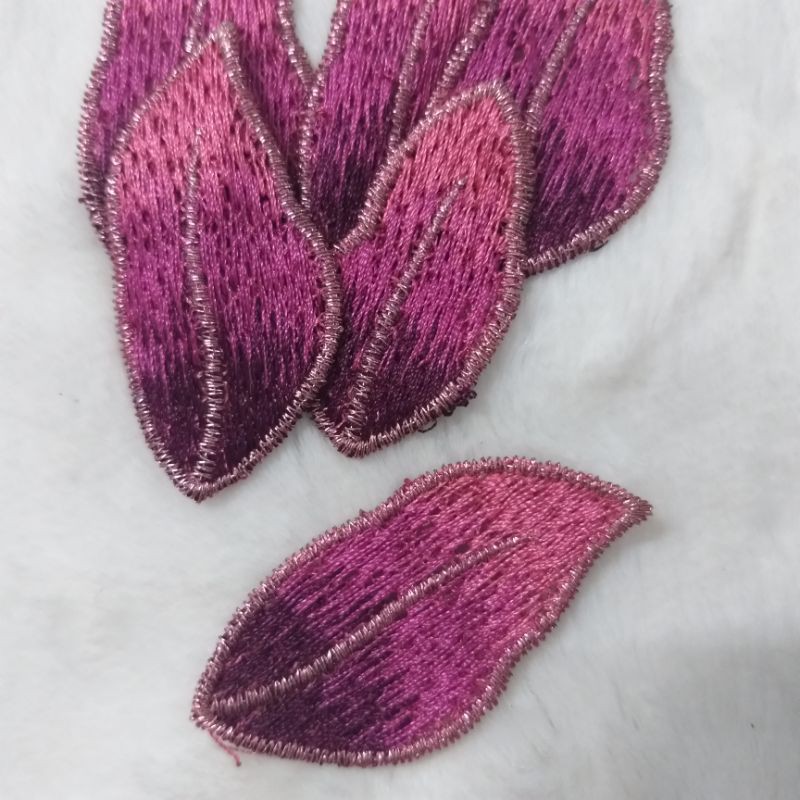 Cánh hoa trang trí.