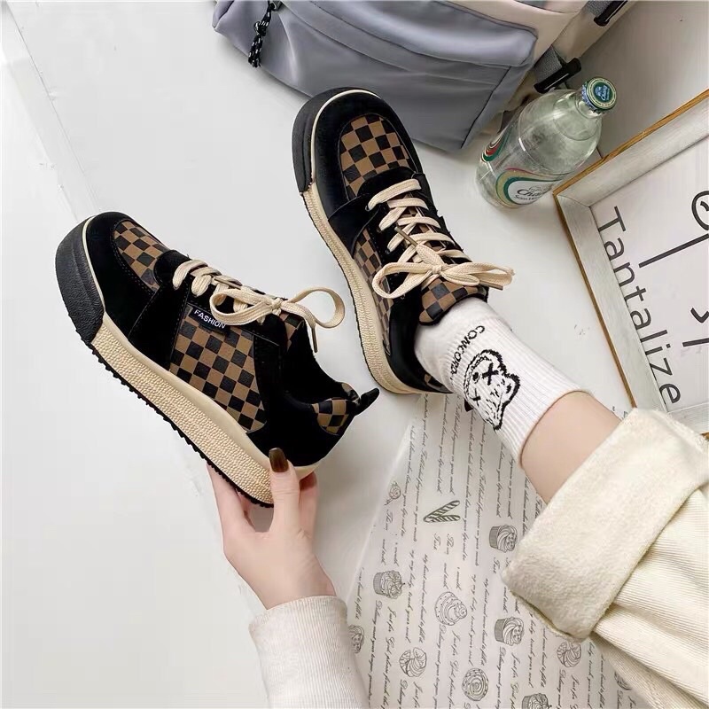 Giày Thể Thao Nữ Đế Nâu Cá Tính