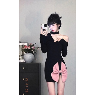 In the early autumn, the women's dress is chic, unique, with a sweet and spicy waist, a dress with a cold and light taste, a dress with a cool style and a spicy girl.
