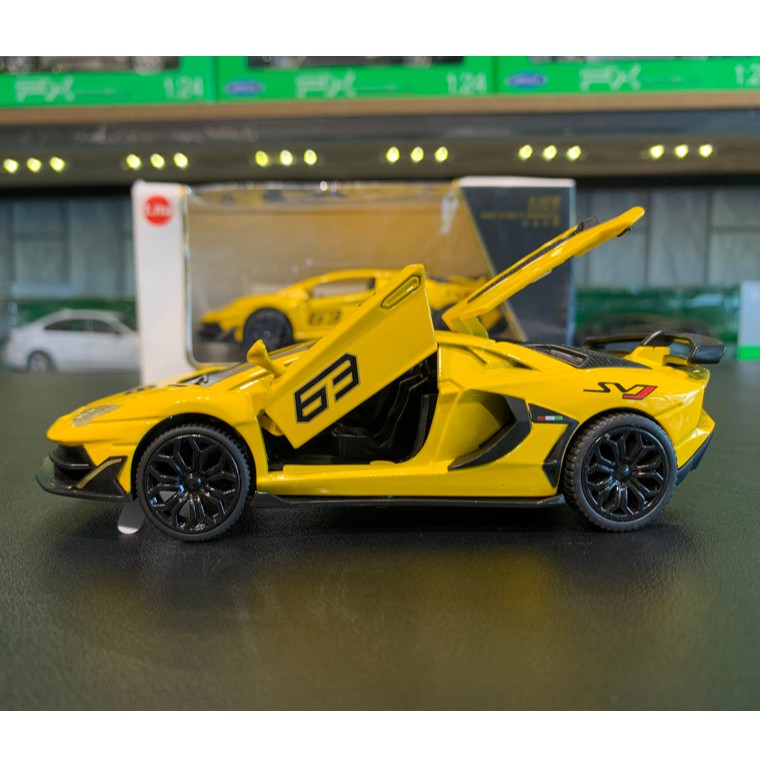 Xe mô hình trưng bày siêu xe Lamborghini SVJ 63 tỉ lệ 1:32 màu vàng