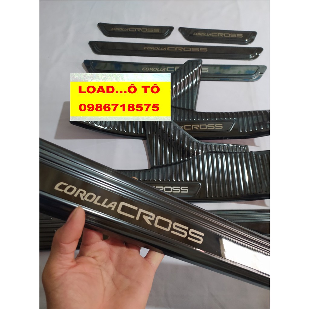 Ốp Bậc Cửa, Nẹp Bước Chân Xe Toyota Cross 2022-2020 Trong, Ngoài Loại 1 Mặt Bóng Chất Liệu Titan Cao Cấp
