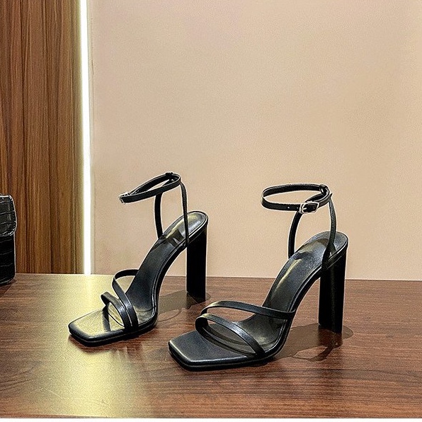 Giày sandal nữ mã S49 mũi vuông cao 9cm gót dẹp hàng đẹp sang chảnh trend 2022 có 2 màu trắng và đen