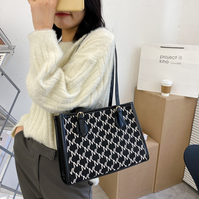 Túi đeo chéo JASMIN NOIR bằng da PU phong cách thời trang cổ điển