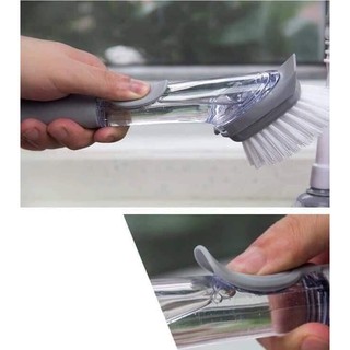 Cây cọ rửa kèm bình xịt đa năng.