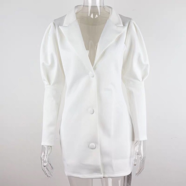 Đầm vest trắng tay bồng nút bọc