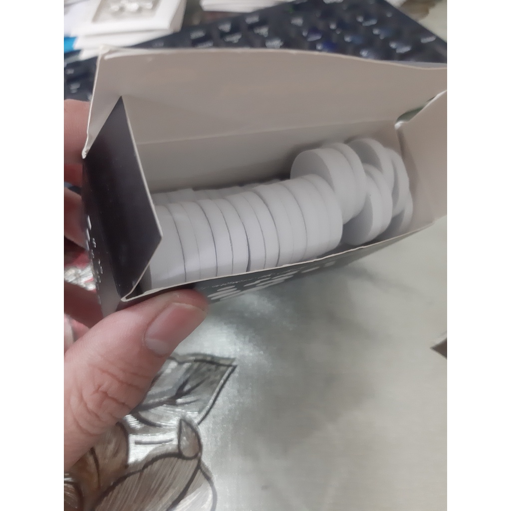 * Chuyên sản xuất cung cấp sỉ và lẻ toàn quốc * Nhám đánh bóng chà gót màu trắng - Hộp 50 cái.