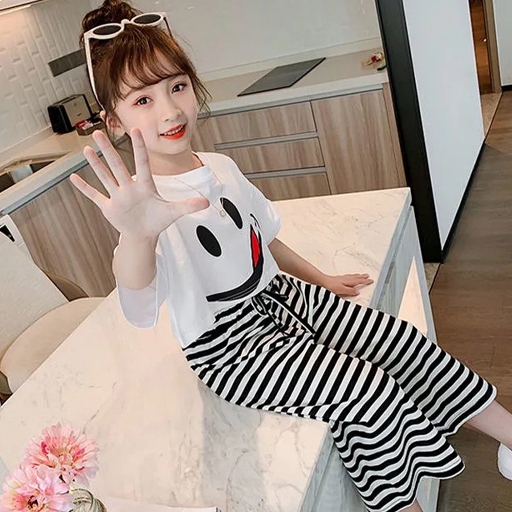 Hàng Có Sẵn Set Áo Thun Ngắn Tay Họa Tiết Kẻ Sọc Và Quần Lửng Thoáng Khí Phong Cách Hàn Quốc Thời Trang Mùa Hè Cho Bé Gái